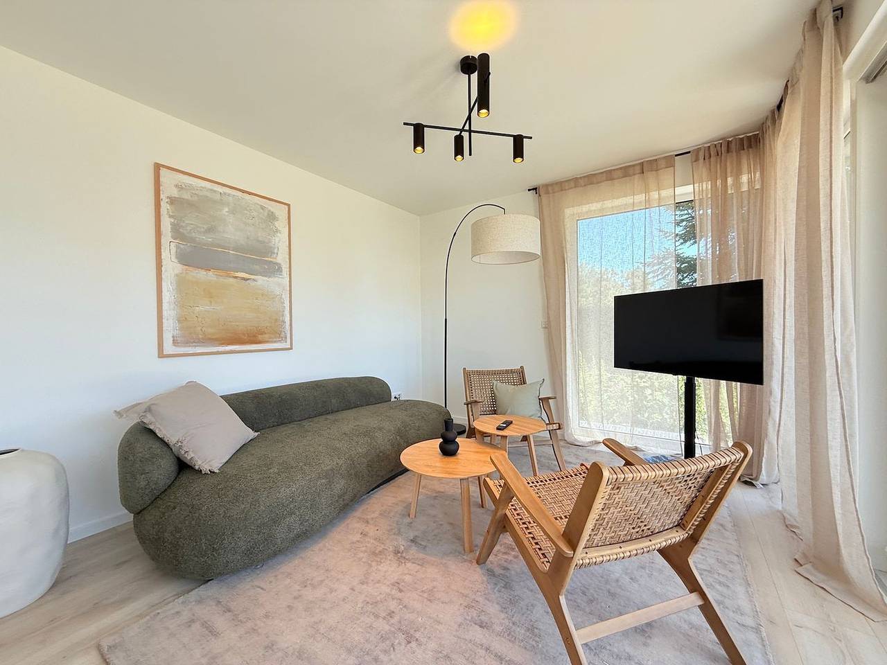 Ganze Wohnung, Moderne Suite Carpe Diem mit überdachter Terrasse nahe See und Strand in Uhldingen-Mühlhofen in Unteruhldingen, Obersee (Bodensee)