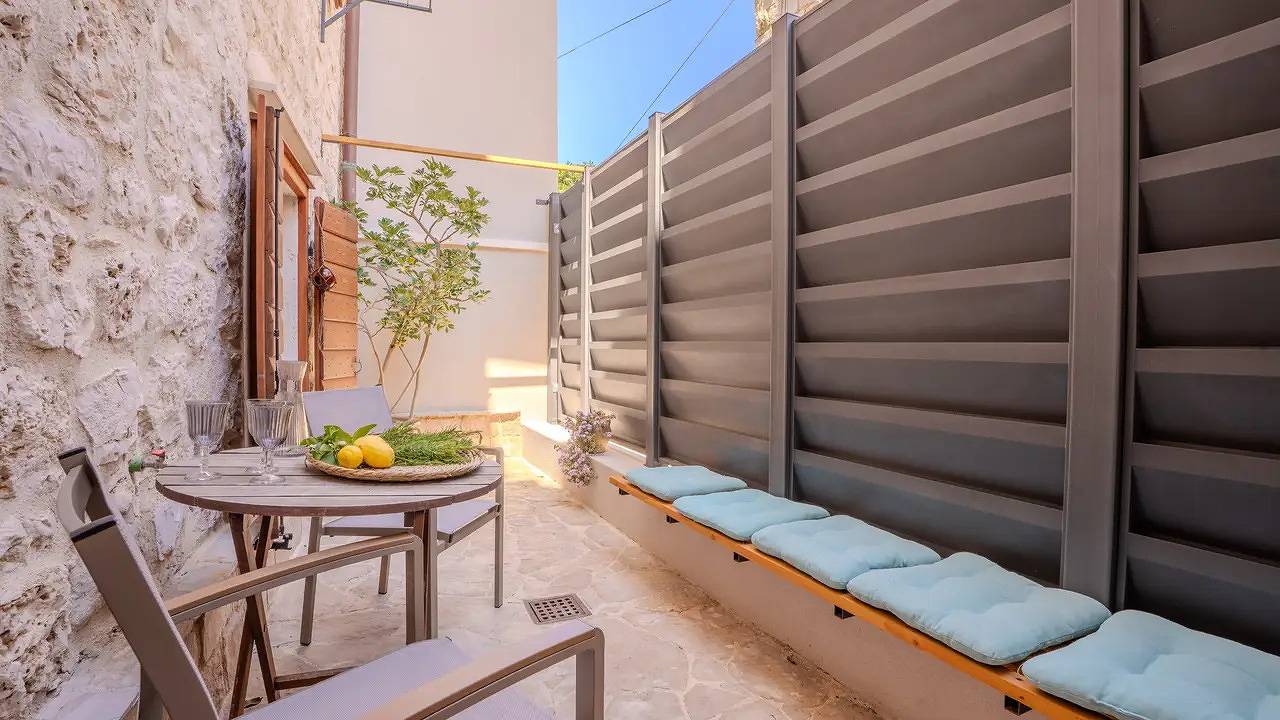 Appartamento vacanze a Comisa a partire da 195€ a notte