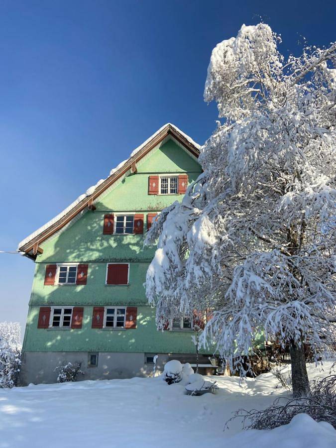 Ferienwohnung für 6 Personen, mit Terrasse und Garten sowie Ausblick in Weiler-Simmerberg