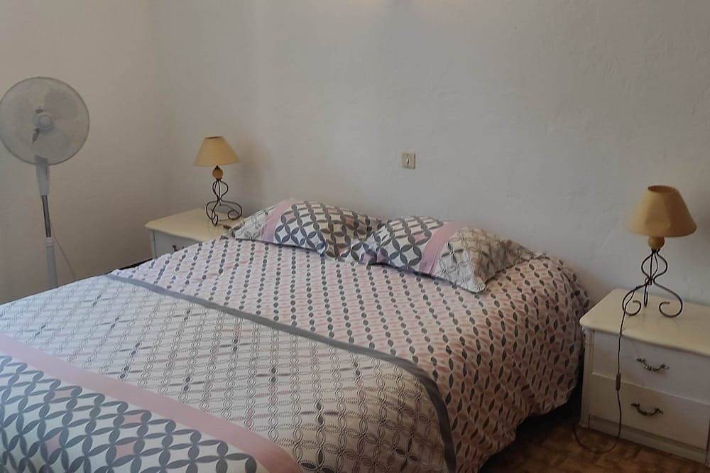 Ganze Wohnung, Ile-Rousse Ferienwohnung 100metres vom Strand in L'Île-Rousse, Calvi und Umgebung