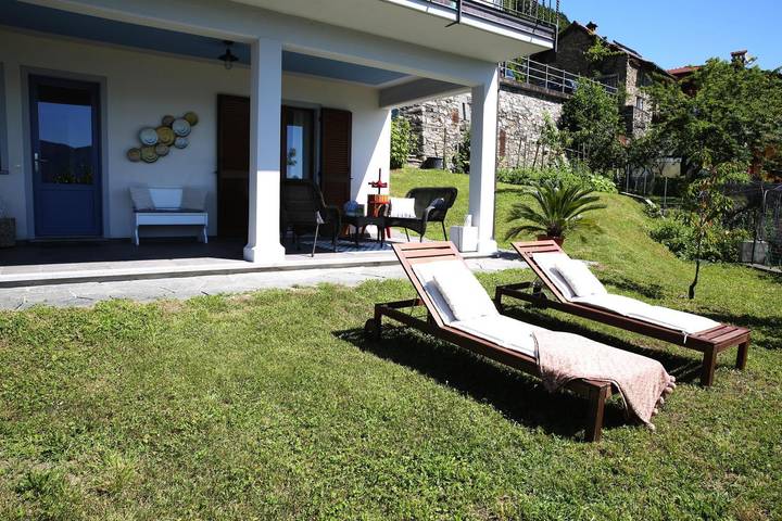 Ferienwohnung für 4 Personen, mit Seeblick und Garten sowie Ausblick und Terrasse in Lago Maggiore (Piemont) - 2