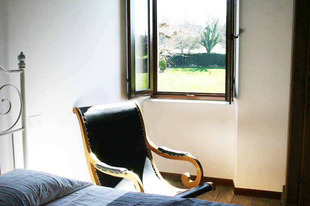 Appartamento intero, Isidoro: tasteful apartment, surrounded by greenery, quiet in Valeggio sul Mincio, Provincia di Verona
