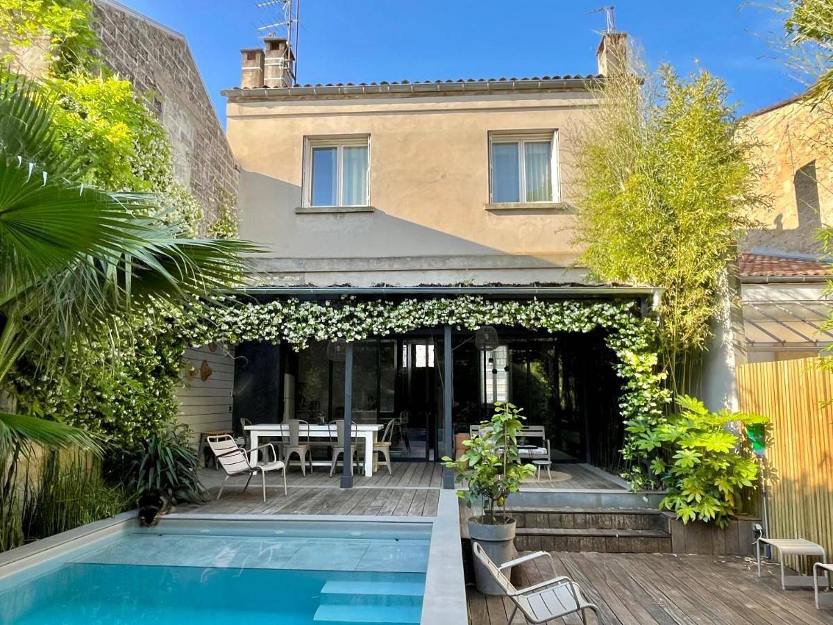 Villa with Private Pool in Bordeaux, Bordeaux region