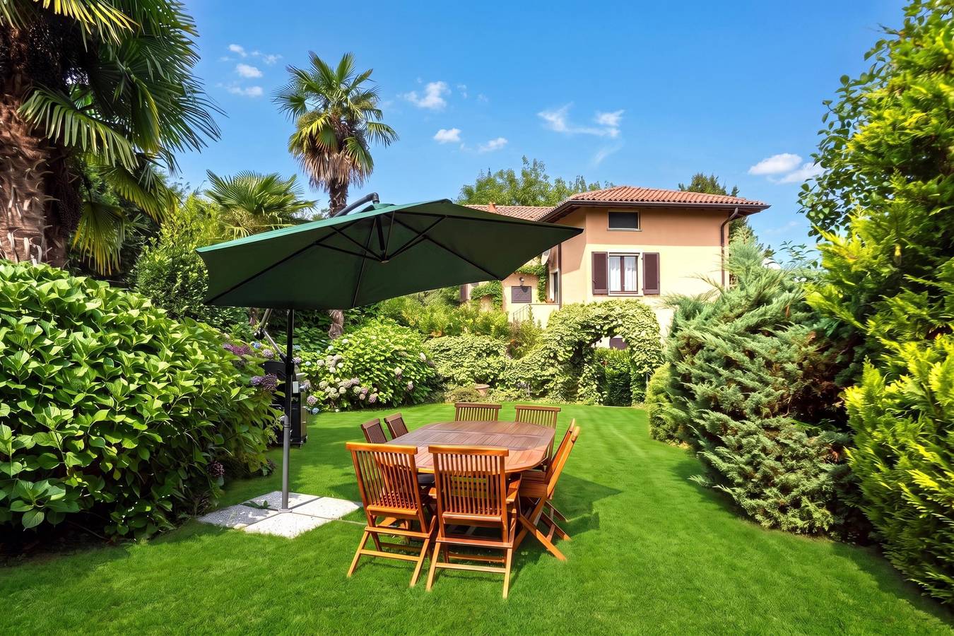 Il Dipinto Sul Lago Stresa Center: Terrace and Garden in Stresa, Comune di Stresa