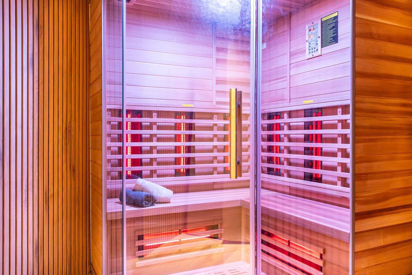 Ganze Wohnung, Talblick am Edersee. Terrasse. Sauna. Top Lage. in Hemfurth-Edersee, Edertal
