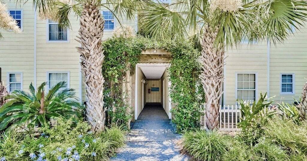 Ganze Wohnung, 30A Gulf front 2 Bed/2 Bath Sleeps 6 Private beach- Beach service included in Blue Gulf Beach, Santa Rosa Beach