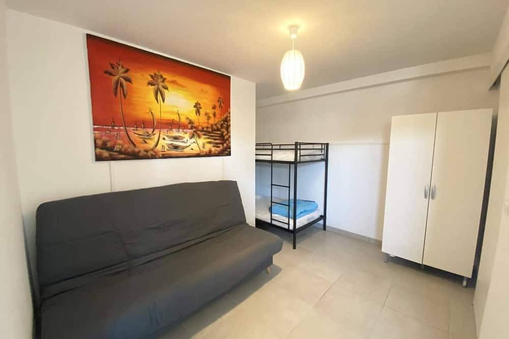 Ganze Wohnung, Studio ground floor facing the Canal in Le Grau-du-Roi, Côte d'Améthyste