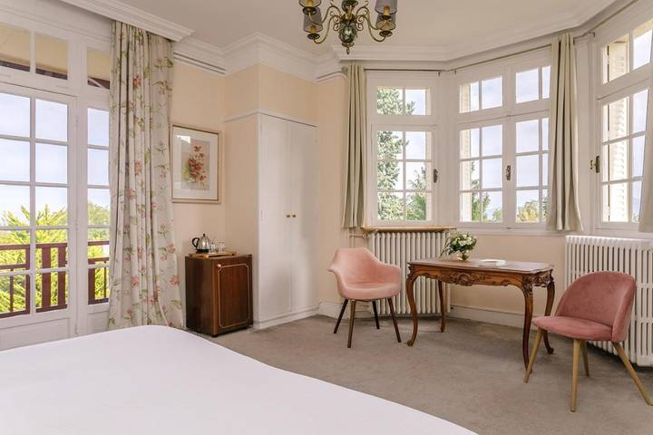 Hôtel pour 6 personnes, avec piscine et jardin, animaux acceptés à Neuvecelle - 3