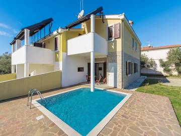 Ferienhaus für 7 Personen, mit Balkon und Pool, mit Haustier in Novigrad