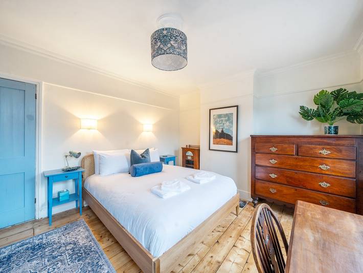 Glamping for 8 people, with garden in Oxford