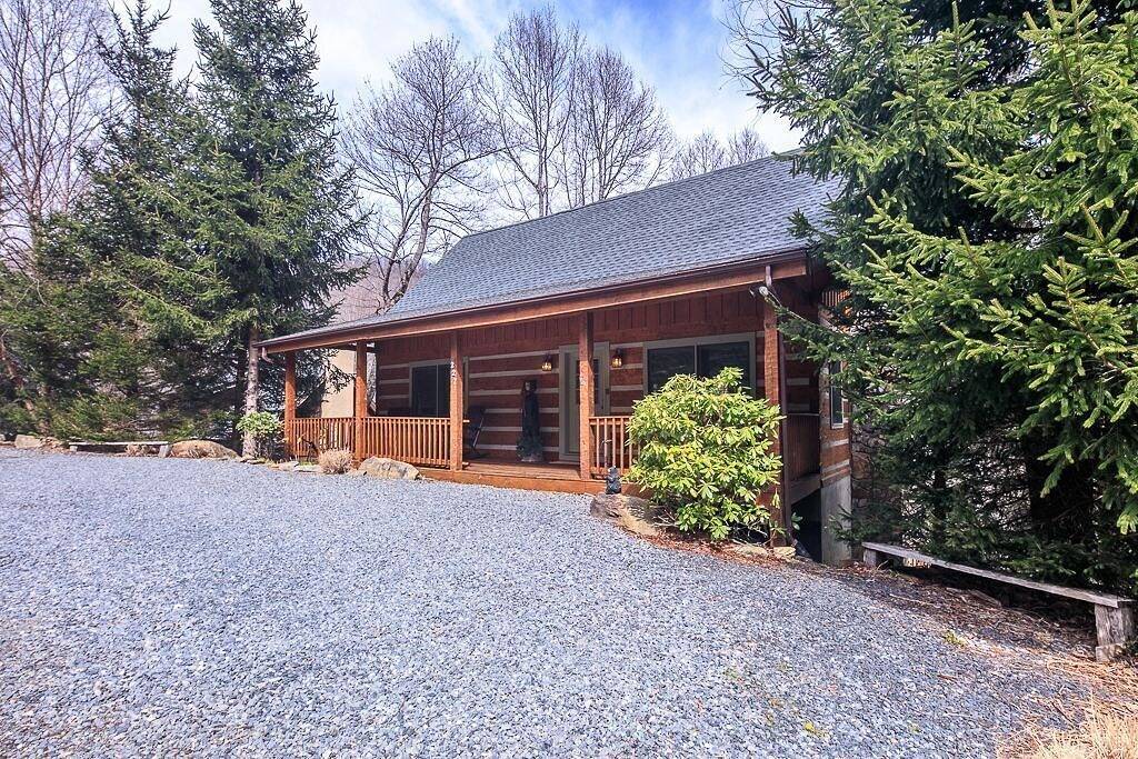 Gemütliche Bärenkabine: Whirlpool, Kicker, Billardtisch, Gasgrill, Holzplatz, Schlafmöglichkeiten für 8, 10% Last-Minute-Rabatt verfügbar in Blue Ridge Parkway, Seven Devils