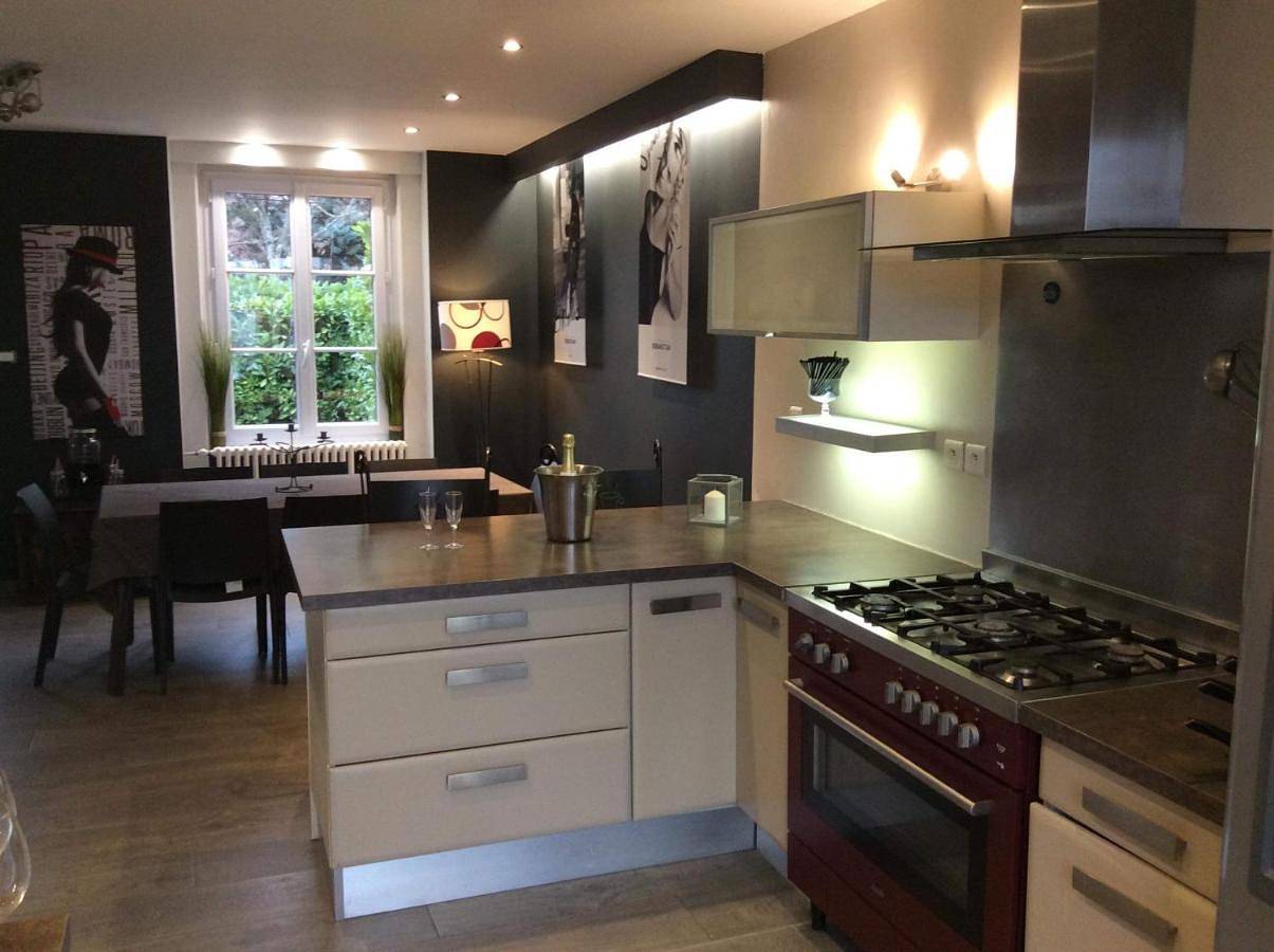Appartement de vacances entier, Double Room with Shared Toilet in Meyzieu, Lyon et ses environs