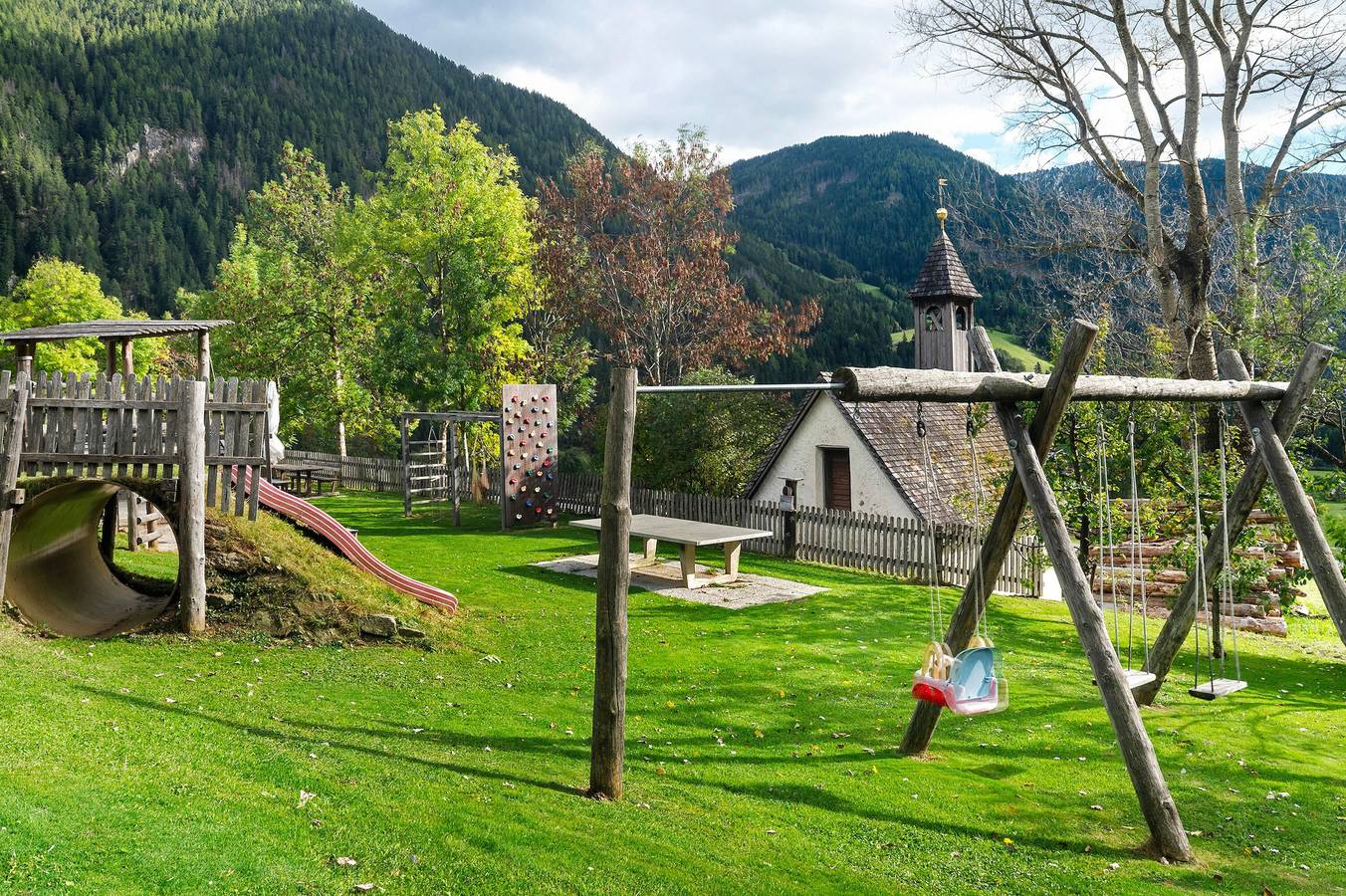 Ganze Wohnung, Apartment 'Lärche' mit Bergblick, gemeinsamer Terrasse und Wlan in Antholz, Rasen-Antholz