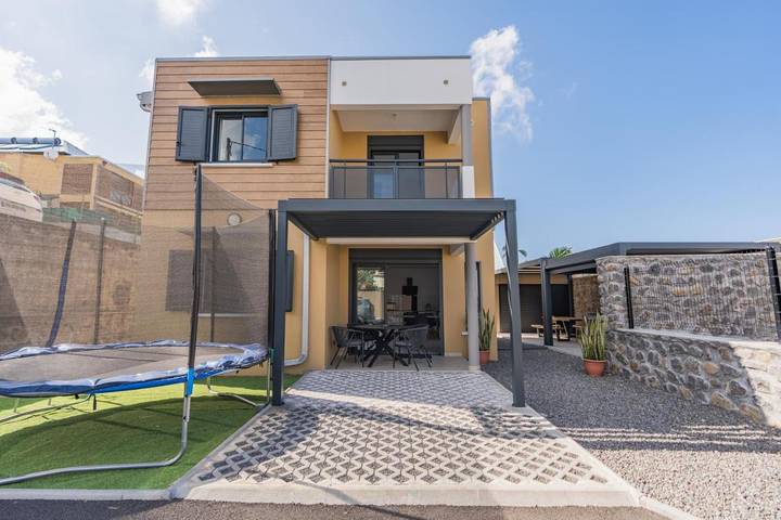 Villa pour 8 personnes, avec jardin ainsi que balcon et jacuzzi, adapté aux familles