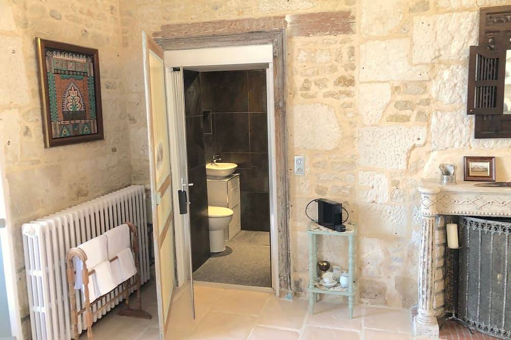 Belle chambre d'hôte  -  cadre bucolique, terrasse privative & piscine chauffée in Auzay, Fontenay-le-Comte