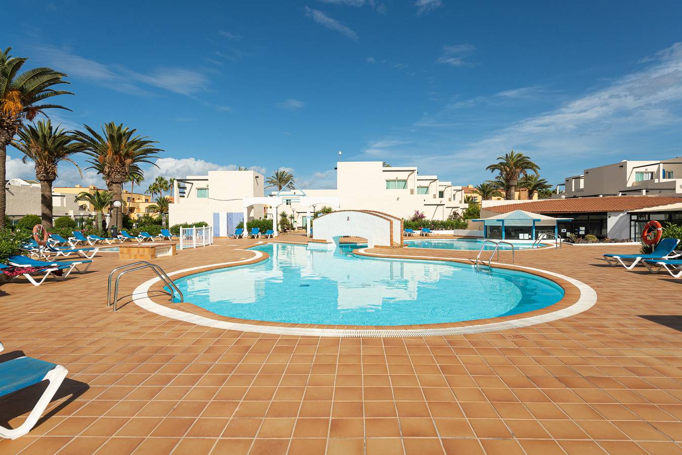 Apartamento entero, Apartamento, terraza, piscina, primera línea de playa en Corralejo - Home For Guest in Corralejo, La Oliva