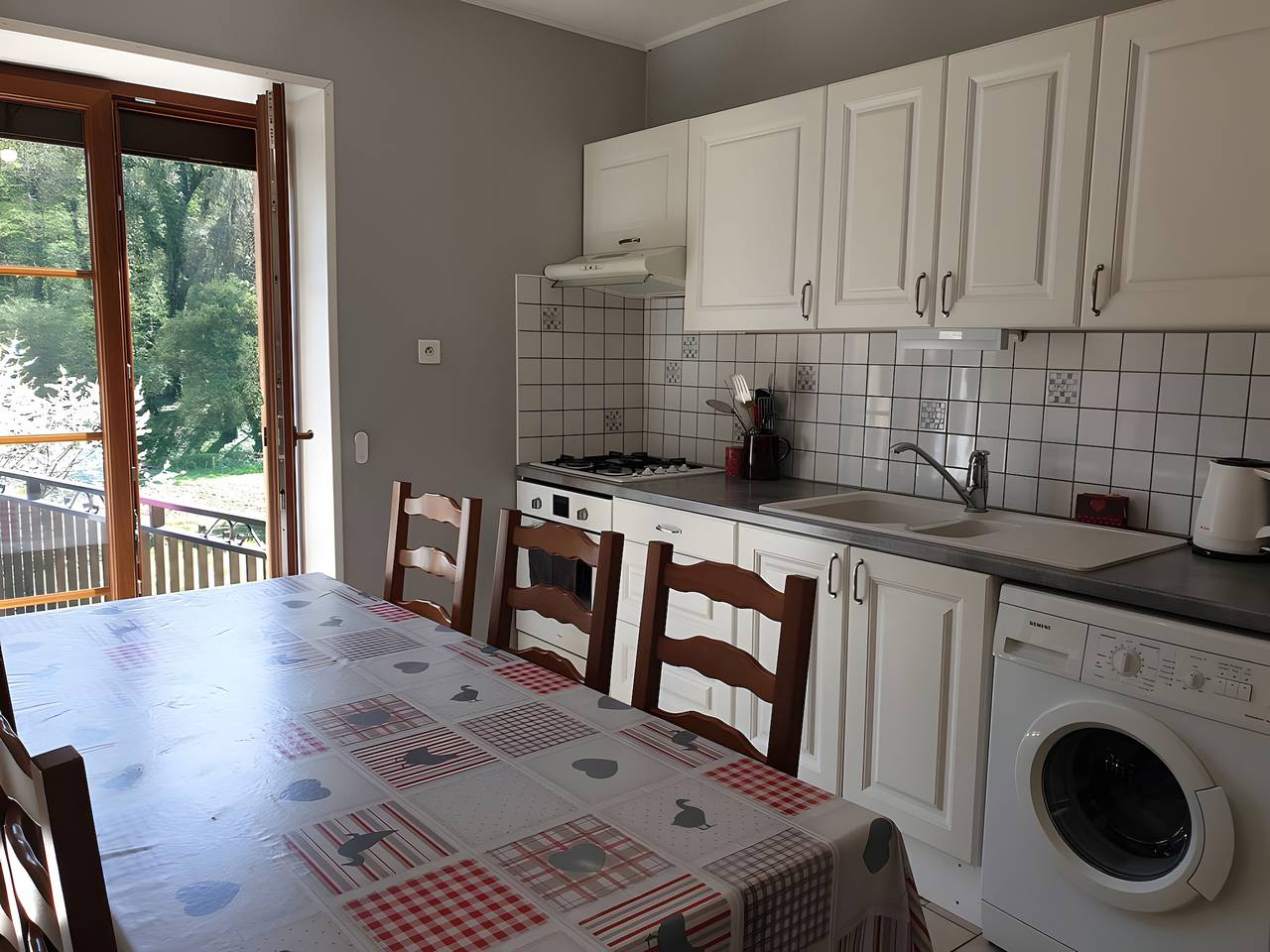 Cottage 'Gîte Le Chant Des Hiboux' mit privater Terrasse, Wlan und Klimaanlage in Ardennen