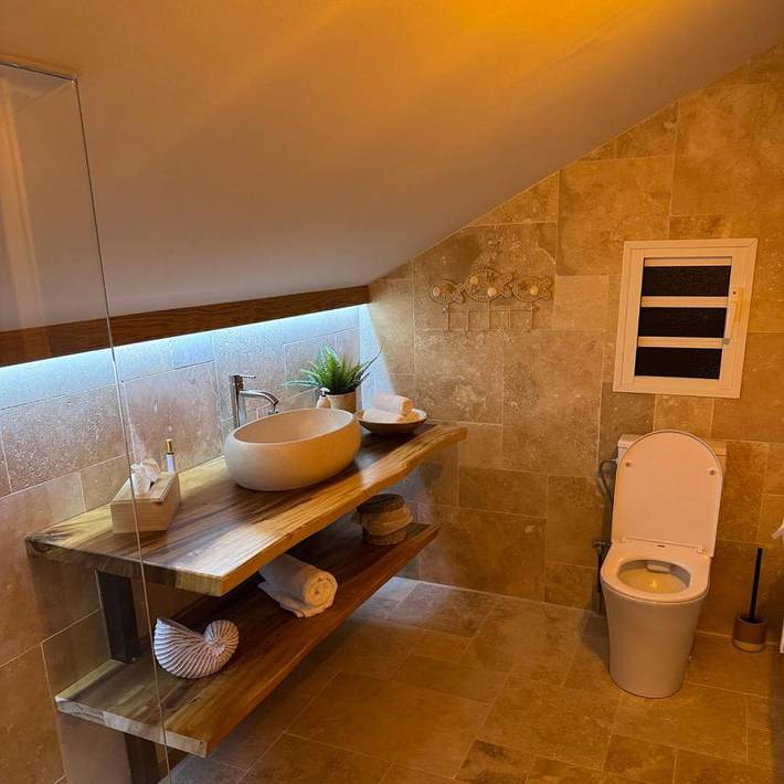 Gîte pour 3 personnes, avec vue ainsi que jardin et terrasse dans Le Guillaume - 2