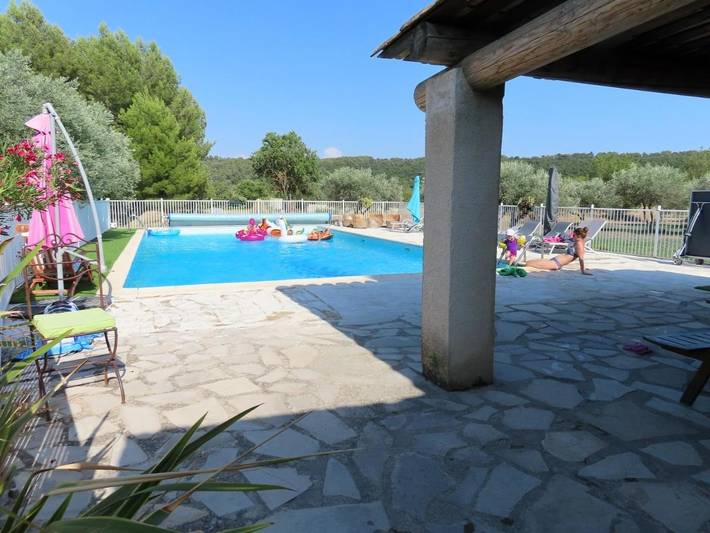 Location de vacances pour 4 personnes, avec piscine et vue ainsi que jardin et terrasse, animaux acceptés à Puyvert - 2
