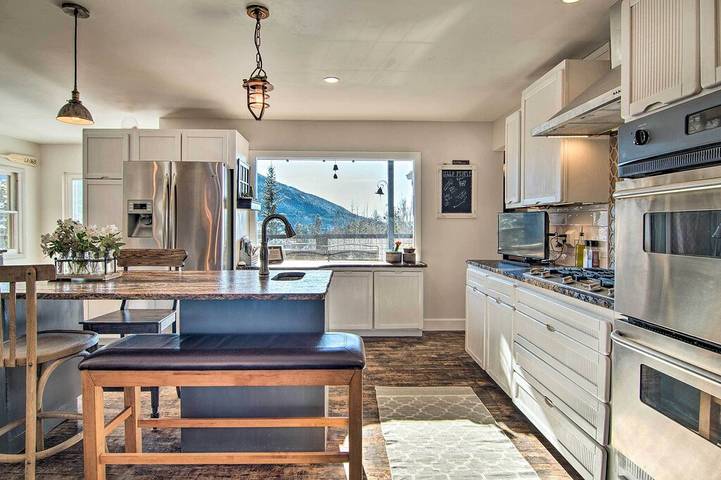 Vacation house for 13 people, with hot tub and terrace as well as yard in Grand Lake