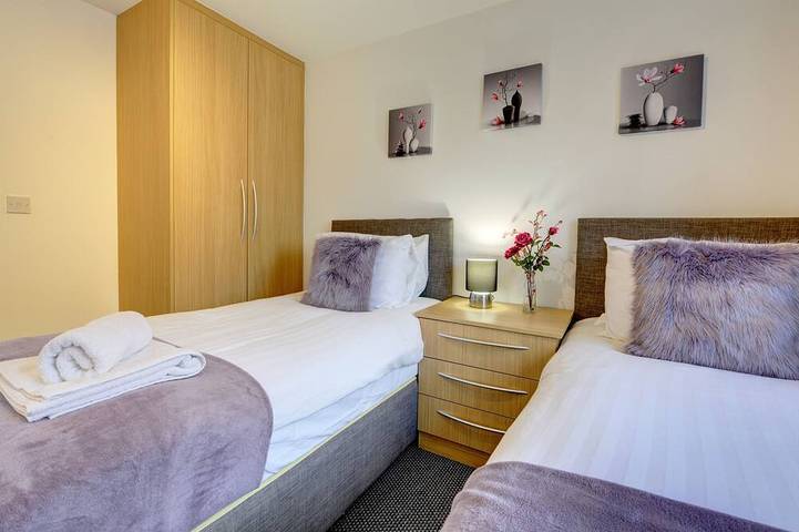 Ensuite/ Parking/ Wifi/ Netflix in Coventry, Birmingham Area