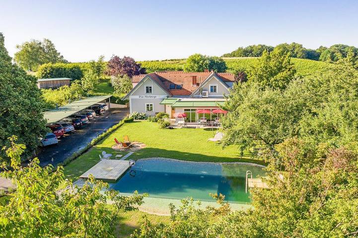 Ferienwohnung für 2 Personen, mit Pool und Ausblick sowie Garten, kinderfreundlich in der Oststeiermark