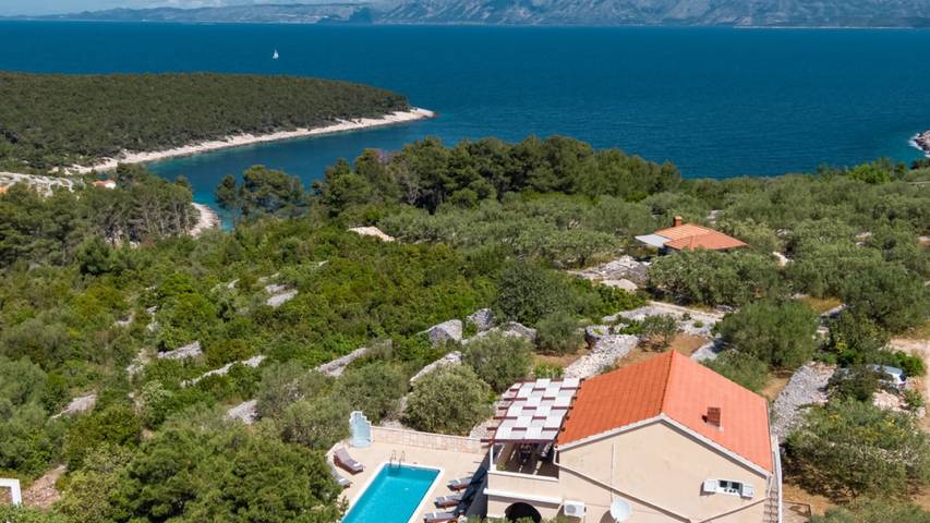 Villa pour 8 personnes, avec sauna ainsi que terrasse et jardin en Korcula