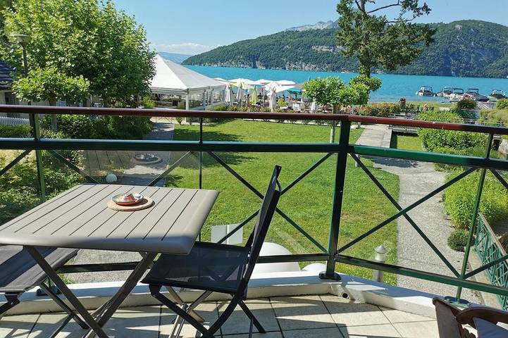 Location de vacances pour 3 personnes, avec balcon et jardin à Duingt