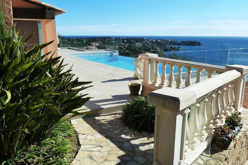 Ganze Wohnung, Studio indépendant dans villa avec piscine in Agay, Saint-Raphaël