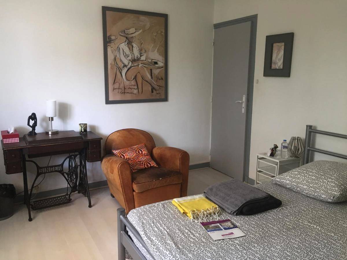 Double Room in Grignan, Région de nyons