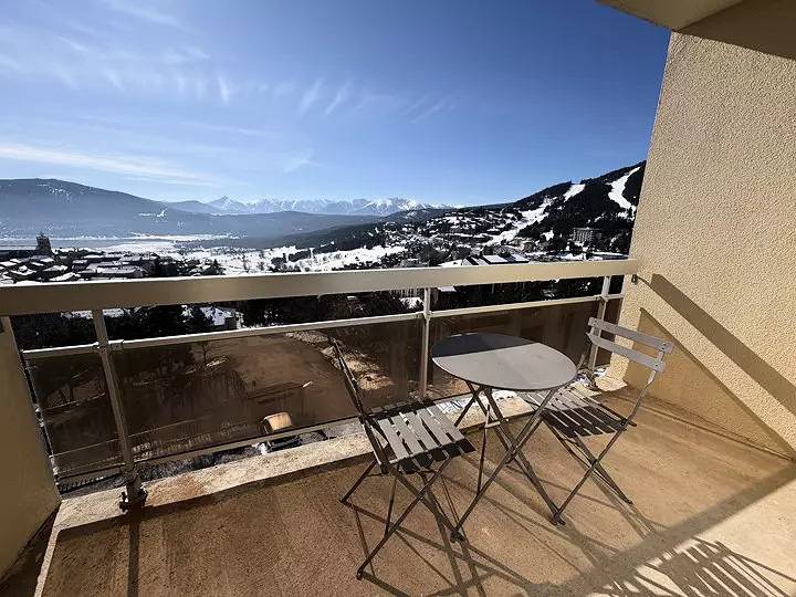 Studio entier, Studio cabine pour 4 personnes avec une magnifique vue sur le vieux village et les pistes in Les Angles, Parc naturel régional des Pyrénées catalanes