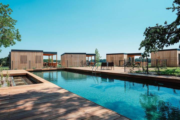 Gîte pour 4 personnes, avec Terrasse et Jacuzzi ainsi que Jardin et Piscine dans Ormož