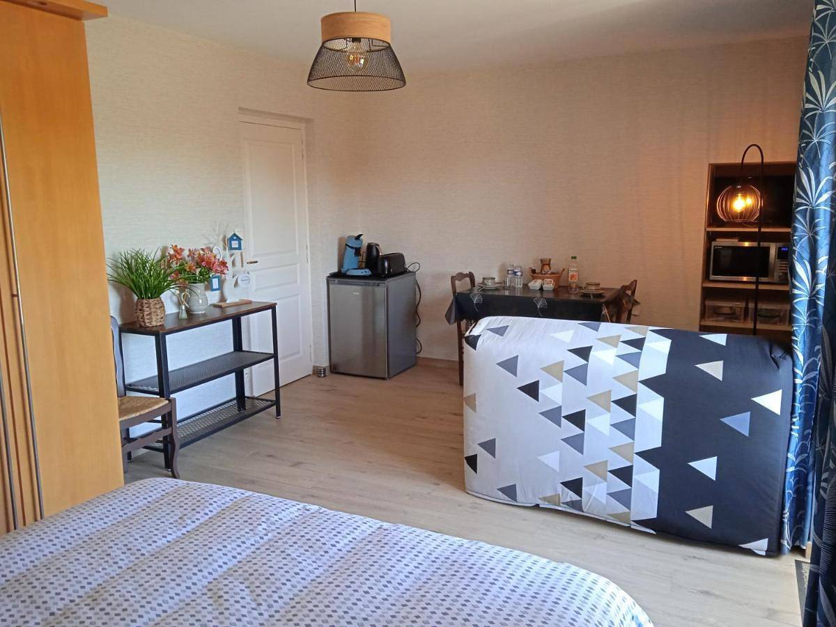 Appartement de vacances entier, Double Room with Private External Bathroom in Pontmain, Mayenne