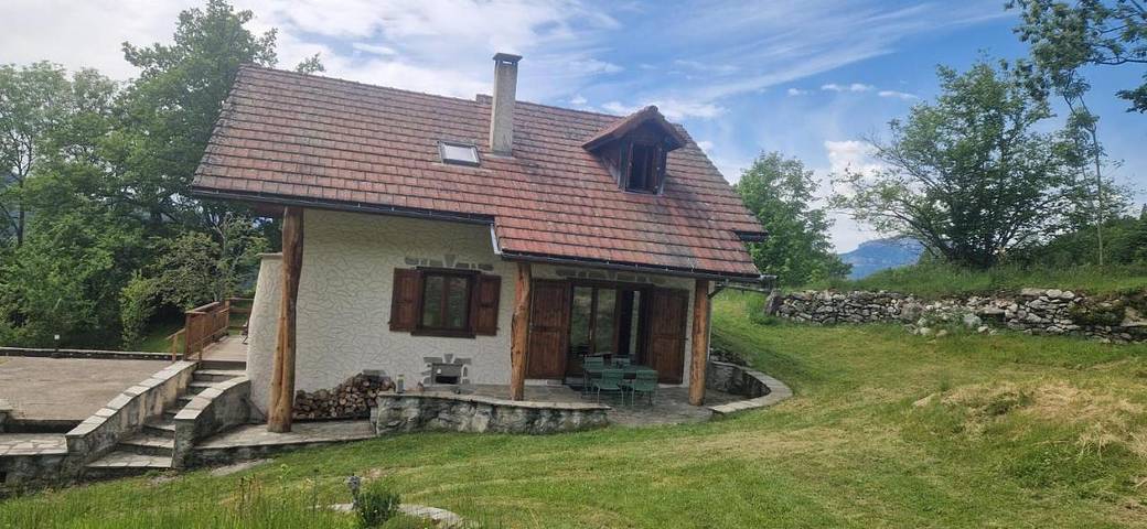 Gîte pour 6 personnes, avec jardin et vue à Sainte-Agnès (Isère)
