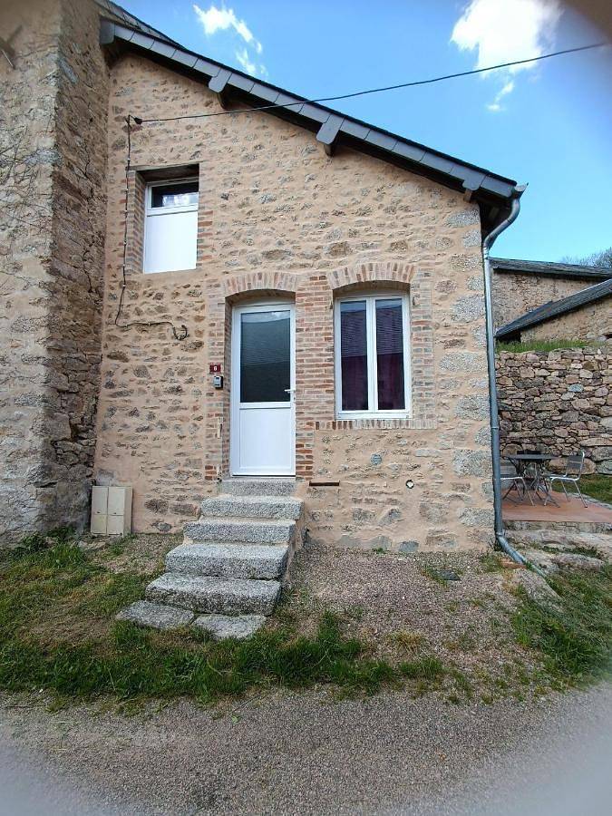 Location de vacances pour 2 personnes, avec terrasse à Planchez - 2