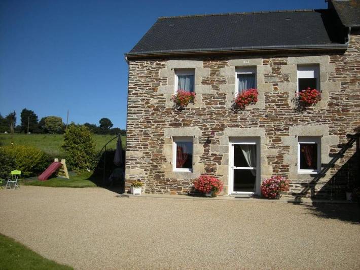 Location de vacances pour 5 personnes, avec terrasse et jardin à Saint-Thélo - 2