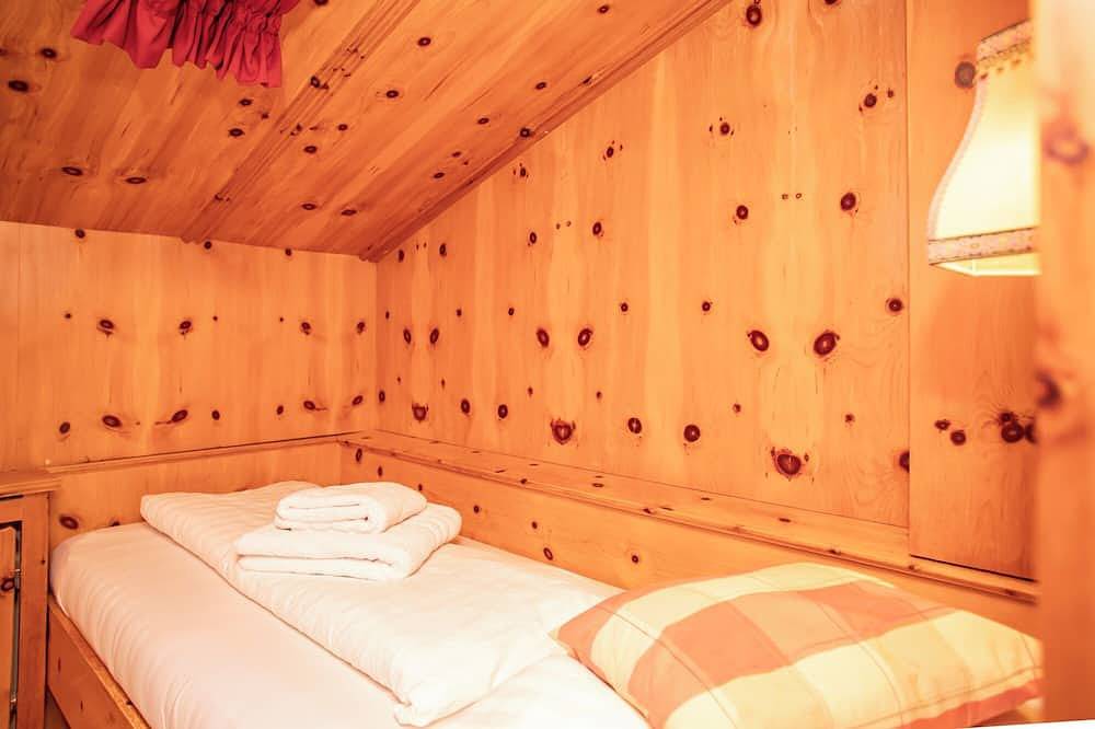 Ganze Wohnung, Hüttenzauber - Alm-Schlaf-Feeling - by Loewenherz in Mittenwald, Bayerische Alpen