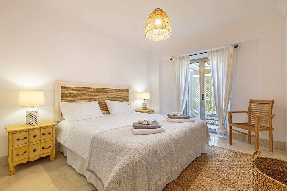 Apartamento entero, Harbor/Canal view 2-bedroom apartment in Puerto Sotogrande, Spain in Sotogrande, San Roque