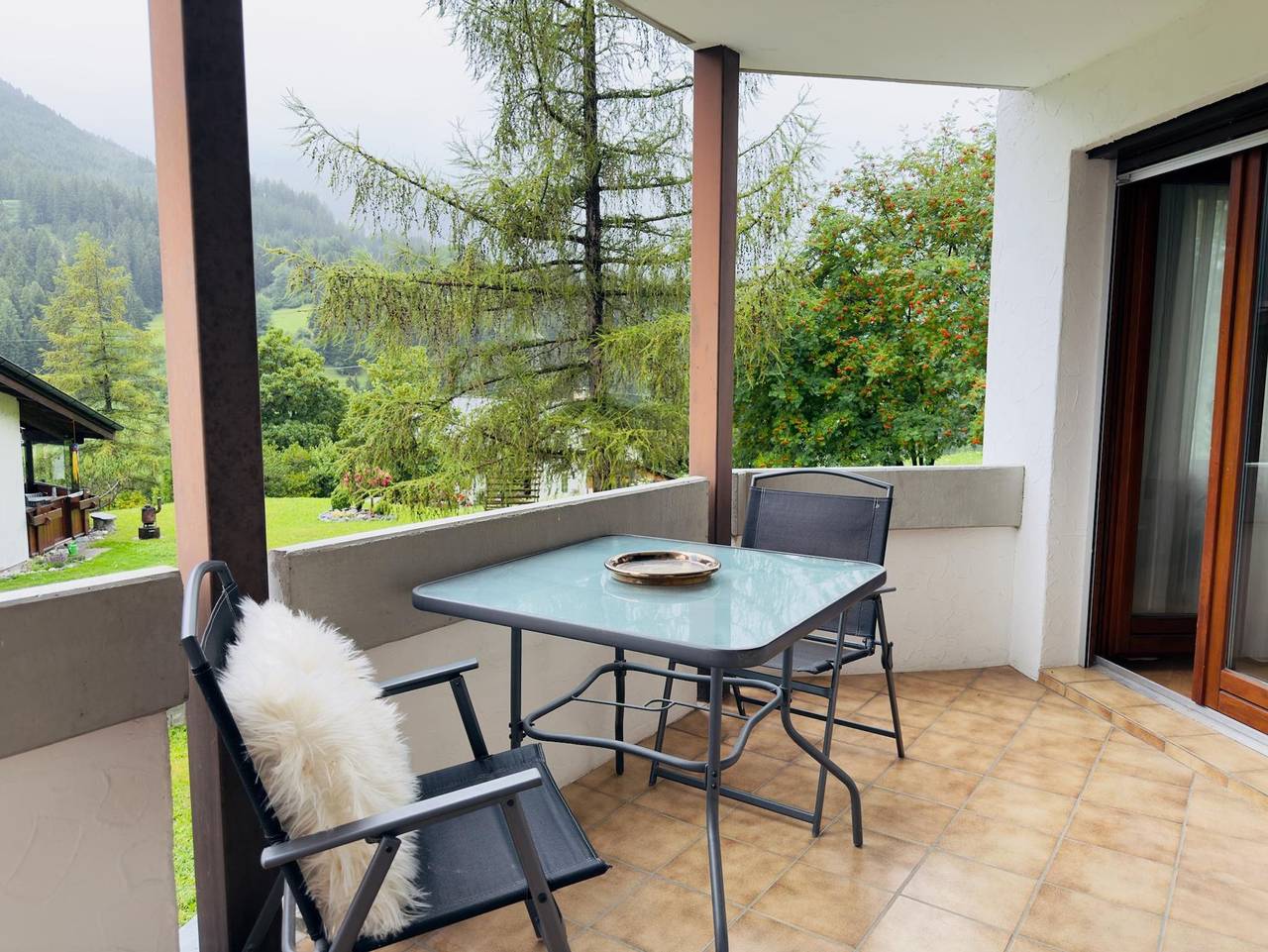 Ganze Ferienwohnung, Cadras 14 - 3.5 Zimmerwohnung - 6 Betten in Tinzen, Surses