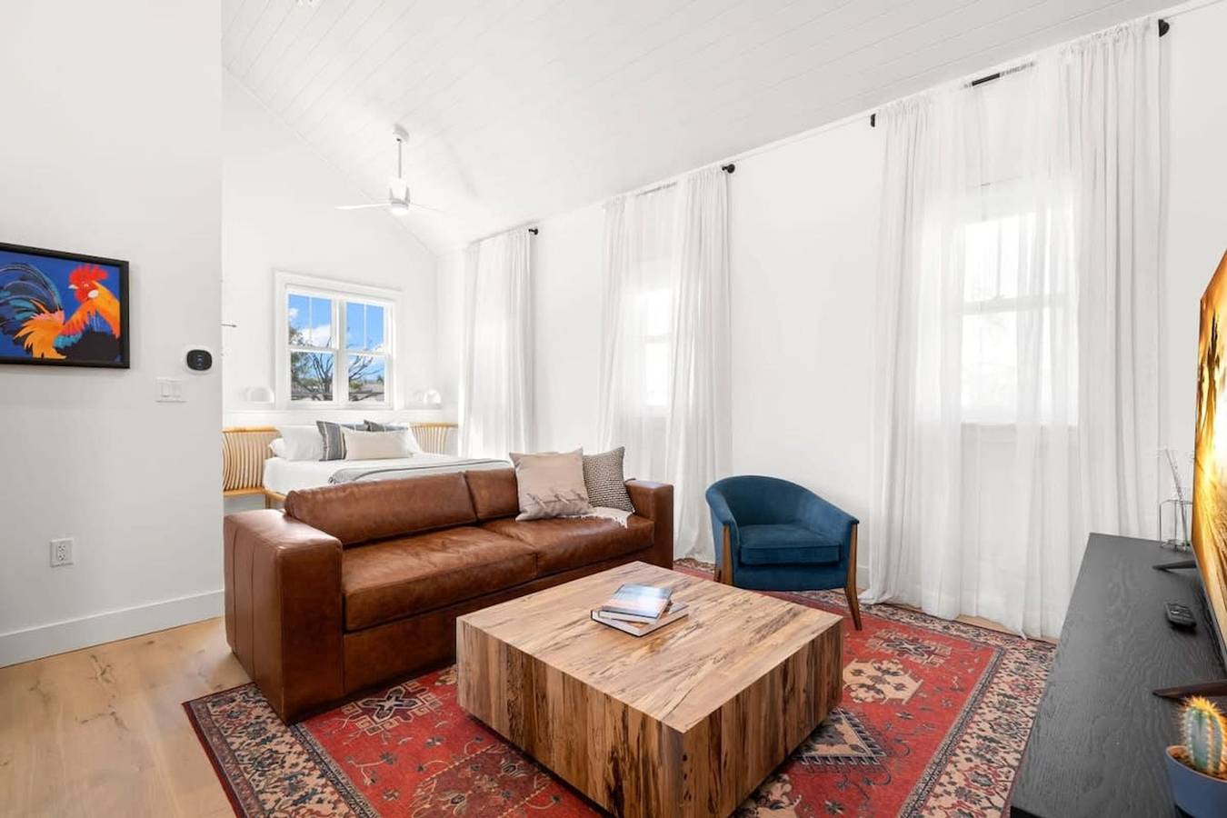 Entire studio, Casa Romeo Gorgeous Ybor Apt Steps to 7th Ave in Tampa, Tampa Bay