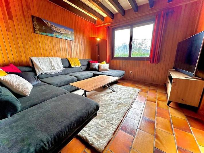 Gîte pour 7 personnes, avec Balcon et Terrasse ainsi que Jardin et Vue à Saint-Laurent-en-Beaumont - 4