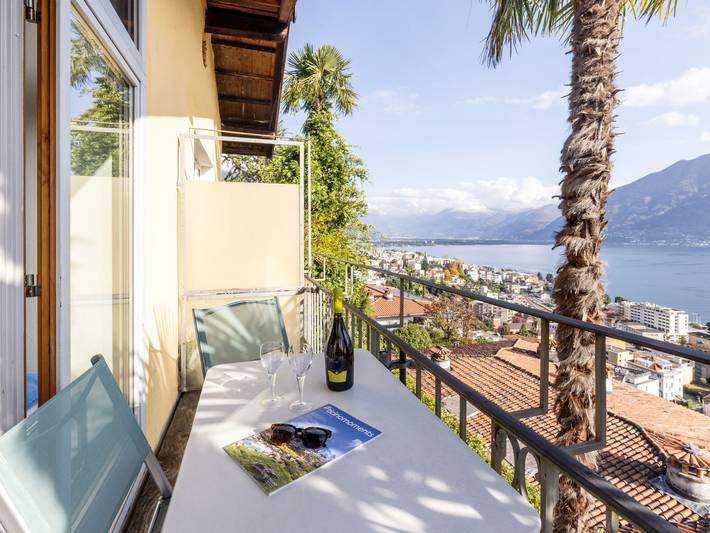 Ferienwohnung für 2 Personen, mit Balkon und Garten sowie Seeblick in Muralto
