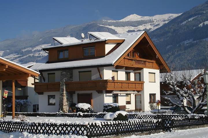 Ganze Ferienwohnung, Appartement Traumblick in Tuxer Alpen, Fügen