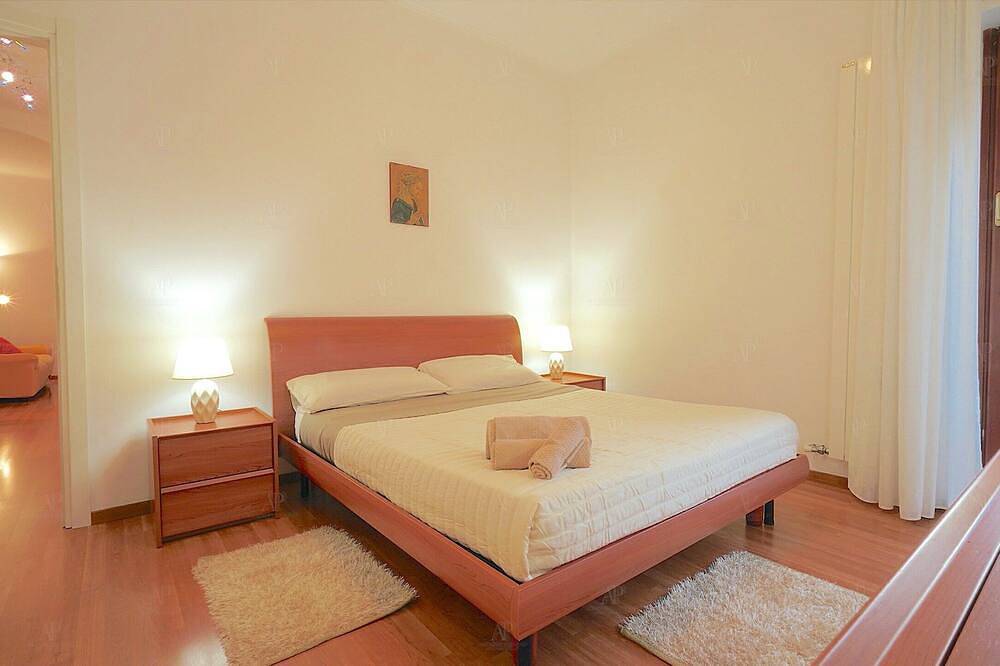 Entire apartment, Just 100 meters. from the beach and convenient shops in Lavagna, Lavagna Municipality