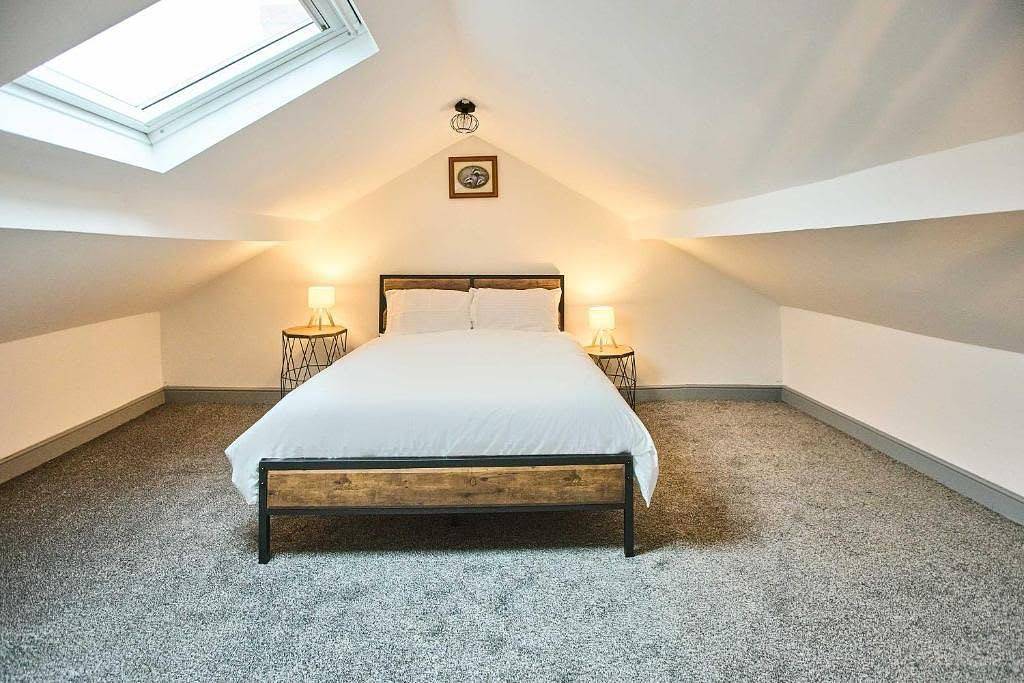 Entire holiday apartment, 1 Bed Flat - Sleeps 2 - Parking - Wifi in Nottingham, East Midlands
