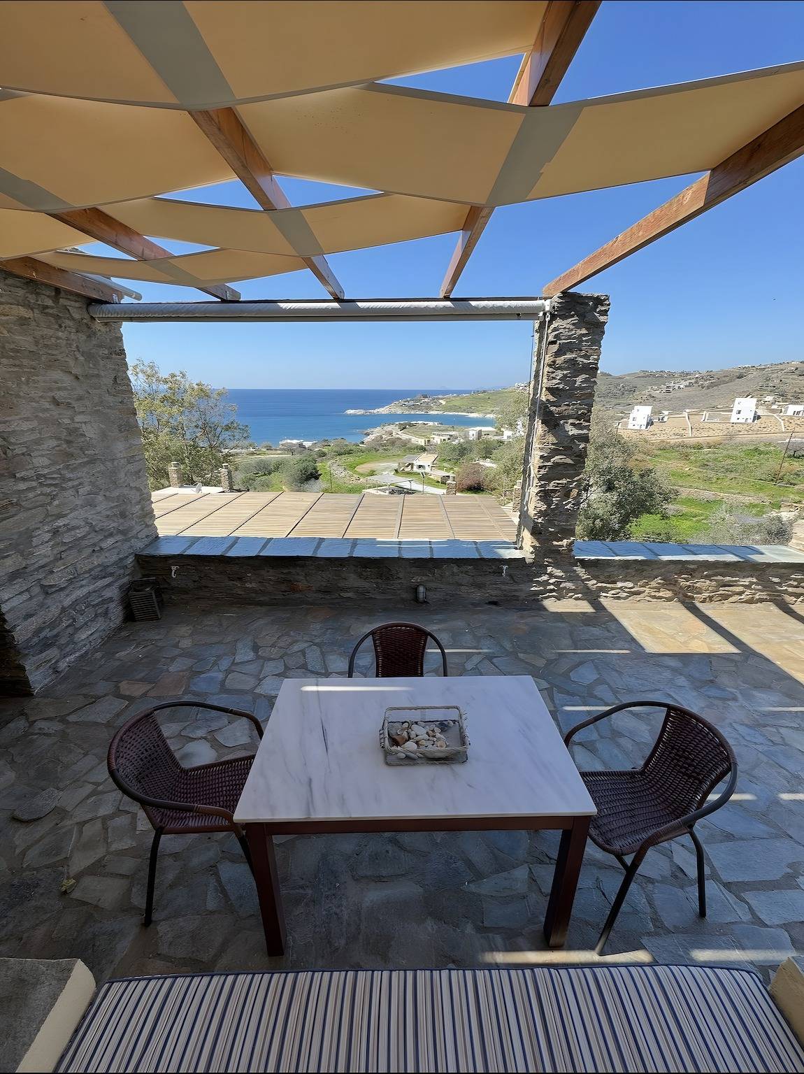 Maison de vacances 'Kea's Sunset Stone Retreat' avec vue sur la mer, Wi-Fi et climatisation in Kea