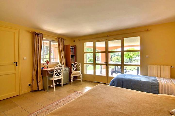 Charming villa with pool and sea view, ideal for family or friends in Vallauris, Mediterranean Coast (France)