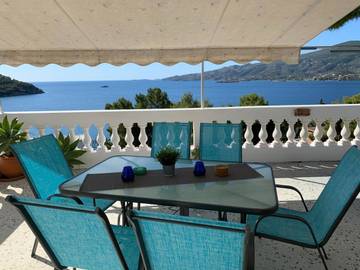 Gîte pour 5 personnes, avec jardin et vue dans Poros