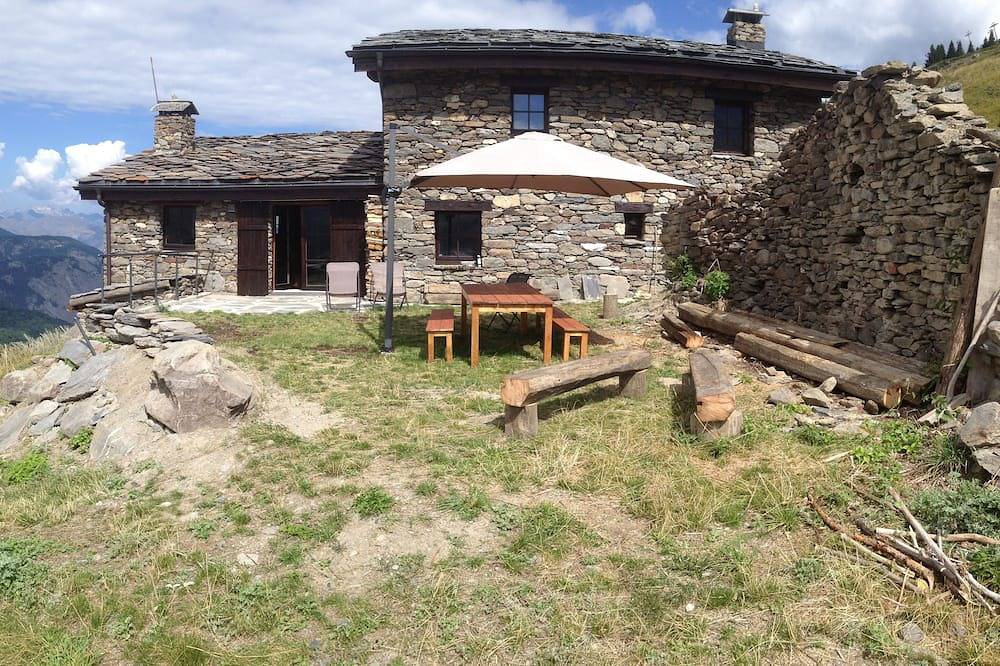 Charming chalet on a ski slope at 5550 feet altitude overlooking the valley; in Valmeinier, Saint-Jean-de-Maurienne region