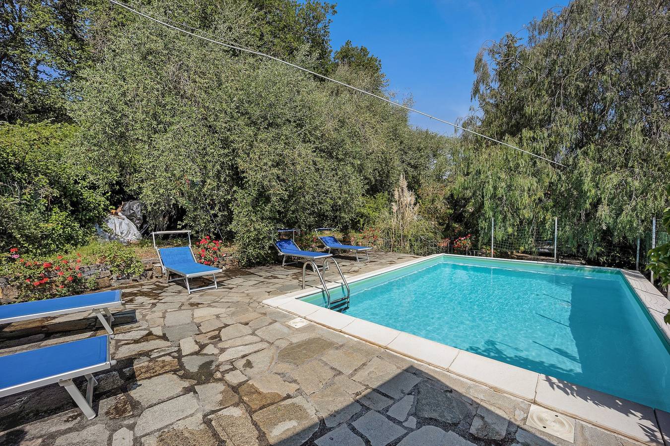 Casa vacanze 'Paola E Del Poeta' con piscina condivisa, giardino privato e Wi-Fi in Bellissimi (Dolcedo), Comune di Dolcedo